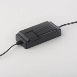 LED Stehleuchte schwarz messing dimmbar per Schnurdimmer geschwungen