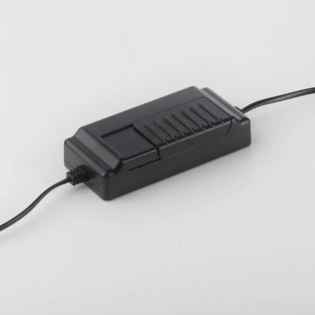 LED Stehleuchte schwarz messing dimmbar per Schnurdimmer geschwungen