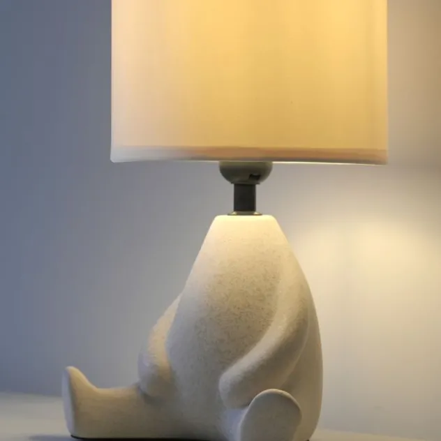 LED Tischleuchte beige Männchen sitzend Stoffschirm mit Schnurschalter