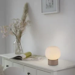 LED Tischleuchte NAMI, sandfarben, Touchdimmer, Memoryfunktion, geriffeltes Opalglas
