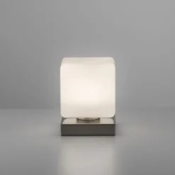 LED Tischleuchte silber farbig Würfelform Touchdimmer zeitloses Design
