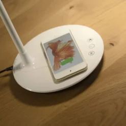 LED-Tischleuchte, weiß, Dimmbar, CCT, inkl. Ladestation für Smartphone