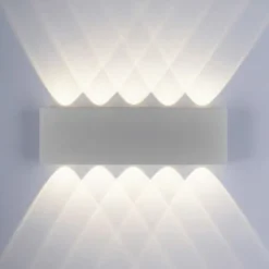 LED-Wandleuchte, silberfarben, ovale Form, warmweiße Lichtfarbe, modern