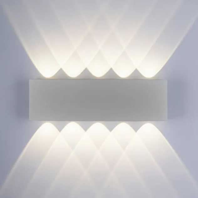 LED-Wandleuchte, silberfarben, ovale Form, warmweiße Lichtfarbe, modern
